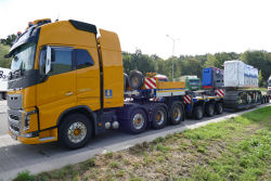 Bauer Spezialtiefbau, Transport MC 96 Gertetrger mit Volvo FH04-750 und Scheuerle 3-5 Eurocompact