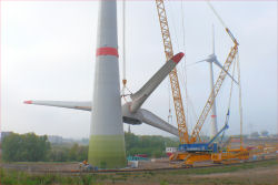 CC 9800 Sarens, Flgelsternmontage im Windpark Altenwerde, E 126, Mai 2009