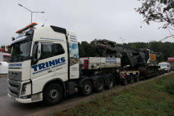 Trinks Volvo FH 16 mit Goldhofer 3/5 Tieflader und Liebherr LB 45 von Himmel und Papesch