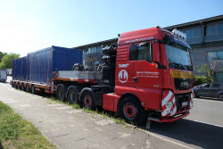 H�ffermann MAN 41.640 TGX mit Nooteboom 6achs Semitieflader und Container einer Baustelleneinrichtung