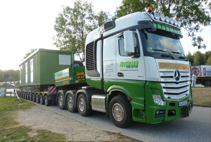 Vossmann Logistik, MB 4163 Actros   SLT, Rasthof Buddikate Ost, September 2016