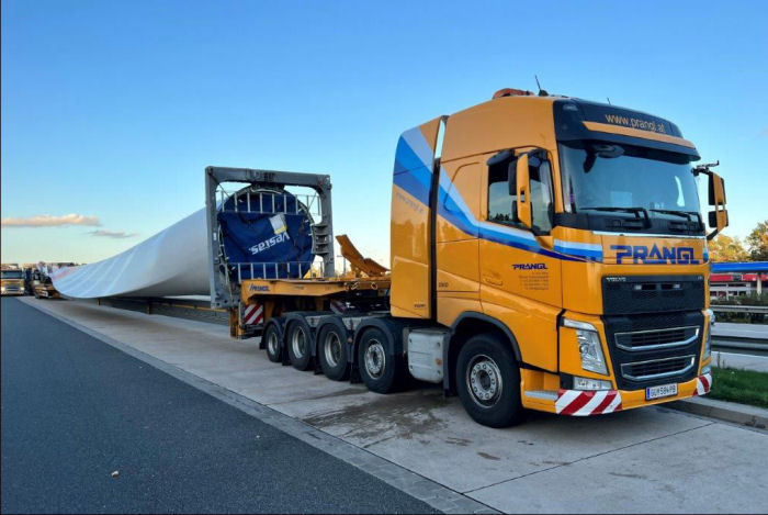 Prangl Volvo FH 04 mit Rotorblatttransport