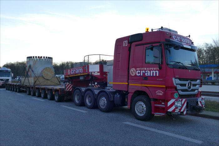 Autotrasporti Cram, MB 4165 Actros MP 3 Titan, mit Petrolvalve Transport f�r die Nordstream Pipline, Februar 2019, Rasthof Buddikate Ost
