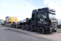 BBL Mietservice MB Actros L 4463 SLT  mit CAT 352 F Abbruchbagger